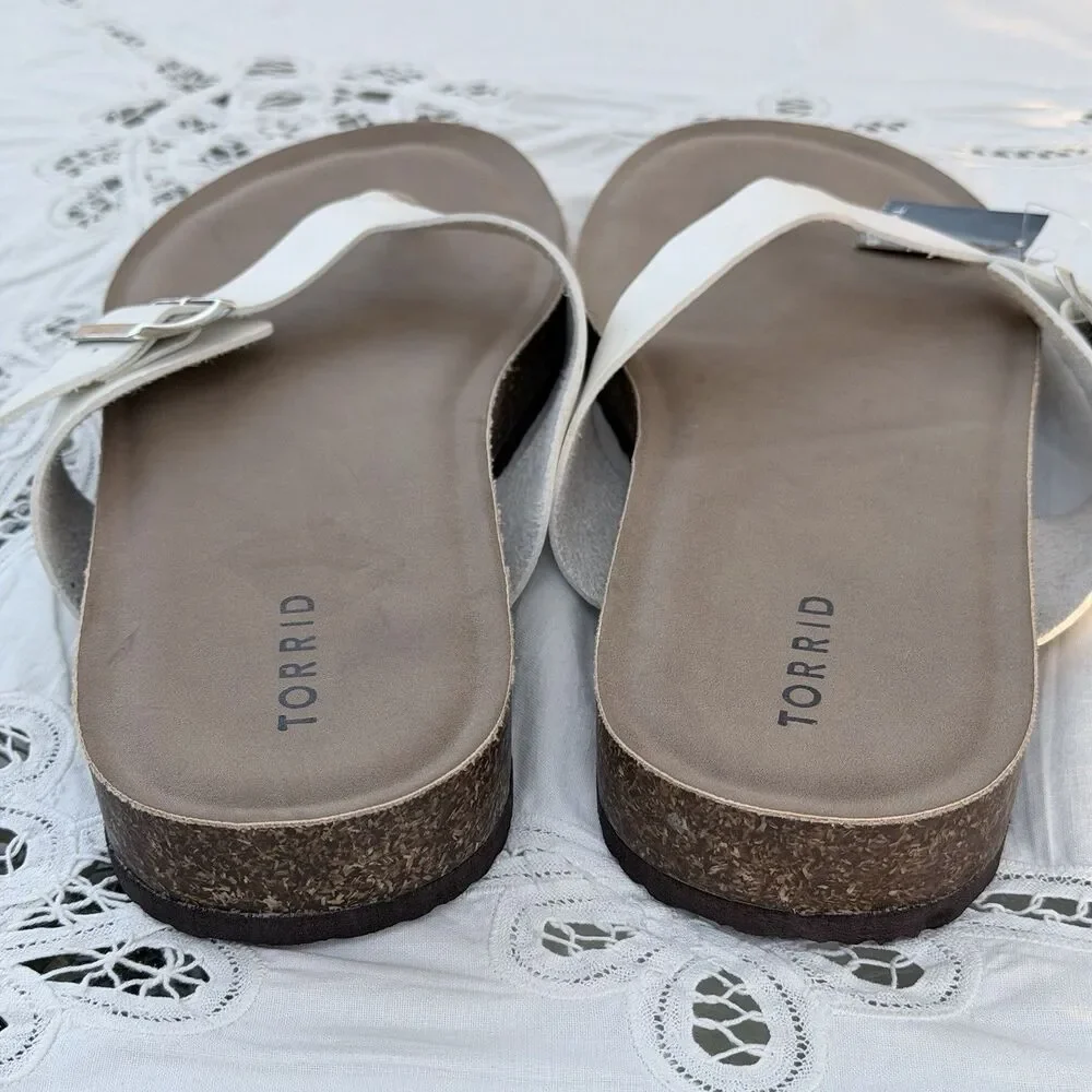 NWT Torrid Women’s White Flip Flop Thong Sandals Size 11.5 WW Wide Footbed
